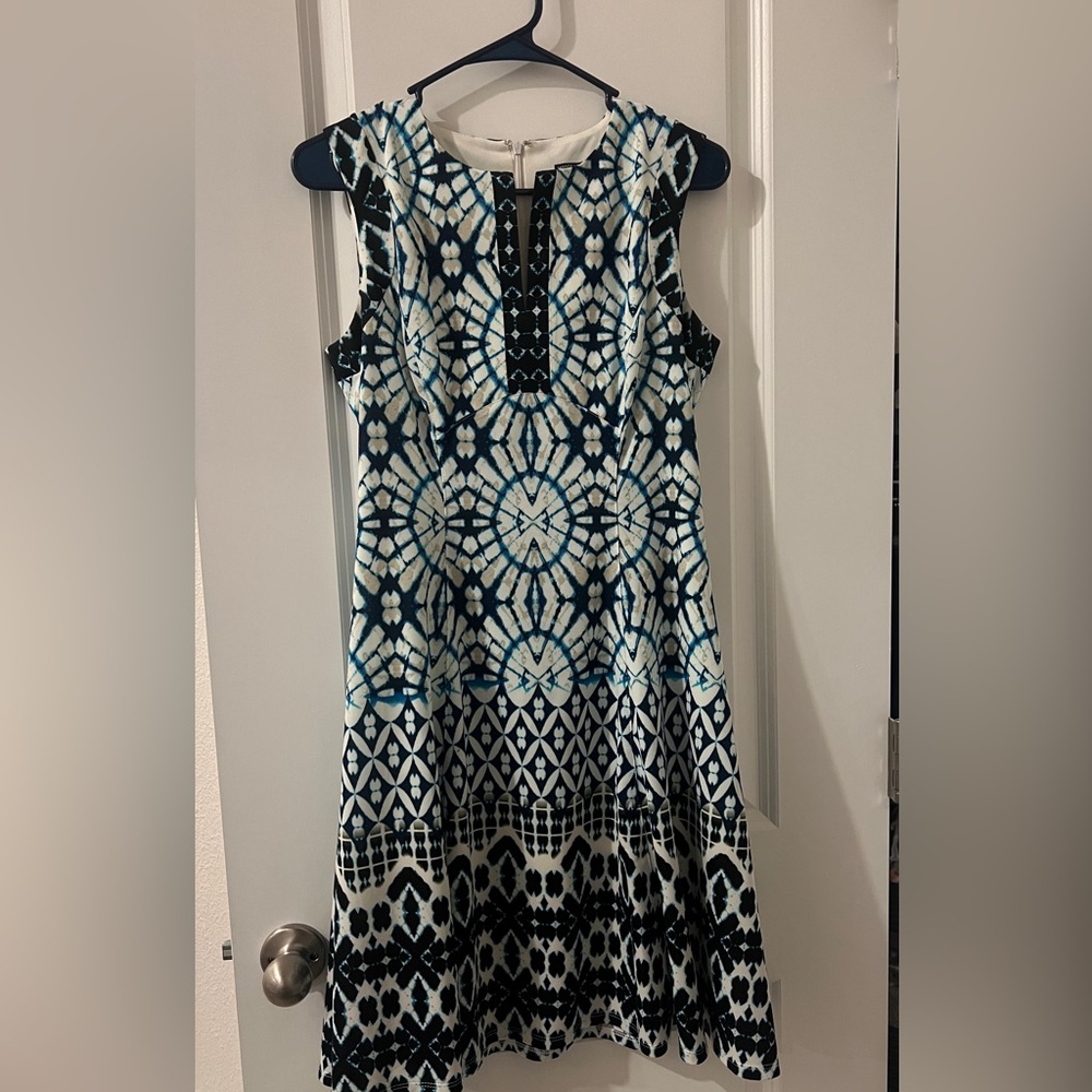 Maggy London Navy and White Sleeveless Patterned Midi Dress